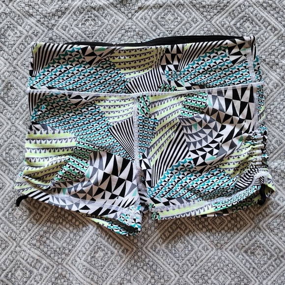 Victoria Secret Sport VSX Geometric Patterned Rouched Sides Yoga Shorts - XS - Picture 1 of 4